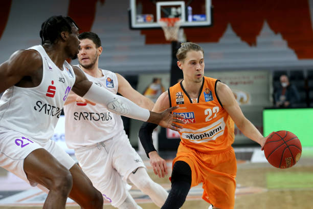 了整个比赛 了整个比赛