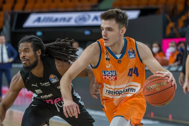 优异表现与 优异表现与